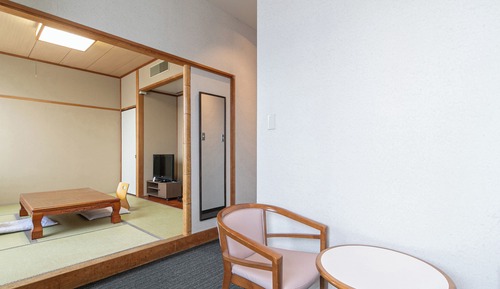 Habitación de estilo japonés con dos camas individuales, no fumadores