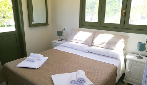 Habitación económica, vistas a la piscina, junto a la piscina