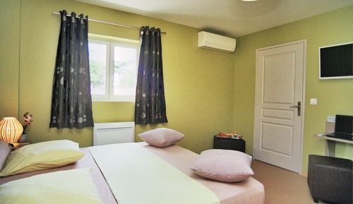 Habitación superior con 1 cama doble o 2 individuales