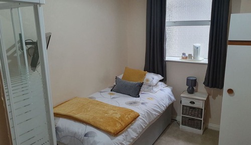 Habitación individual clásica, baño compartido (Room 3-1st Floor)