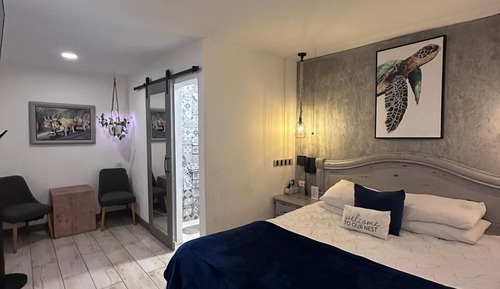 1 Queen bed/Smart Room