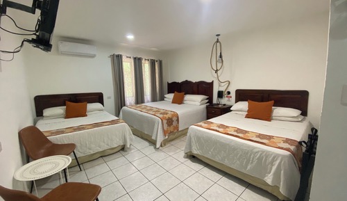 1 King Bed and 2 Queen Beds / Family Room