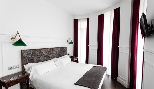 Habitación superior con 1 cama doble o 2 individuales