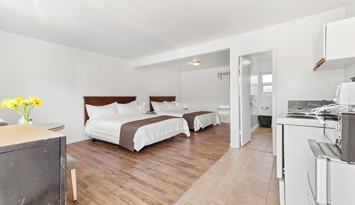 Habitación, 2 camas de matrimonio, cocina