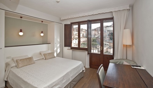 Habitación doble superior, balcón, vistas a la ciudad