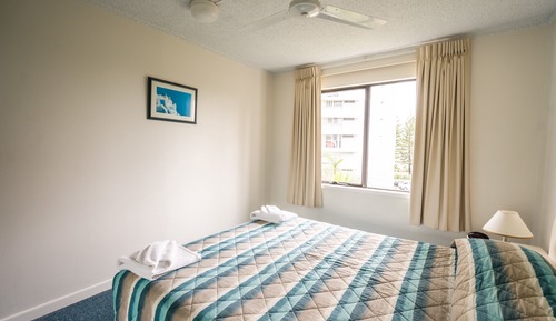 Apartamento económico, 2 habitaciones, balcón, vistas a la piscina