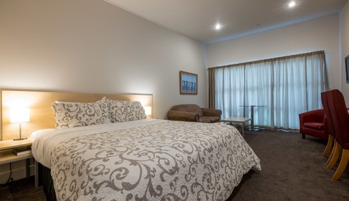 Estudio ejecutivo, 1 cama de matrimonio grande