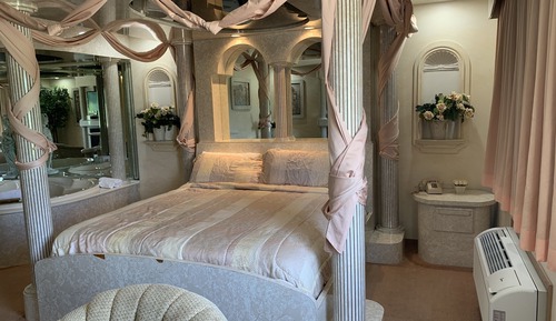 Suite (Roman Retreat)