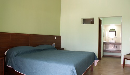 Habitación Confort, 1 cama de matrimonio grande, vistas a la ciudad