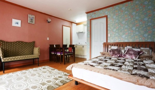 Room (Begonia)