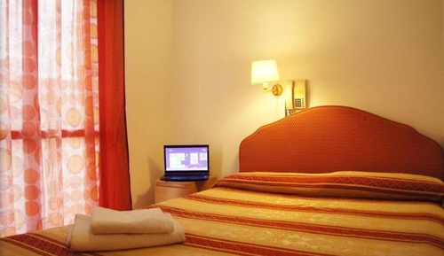 Habitación estándar con 1 cama doble o 2 individuales, 1 cama doble