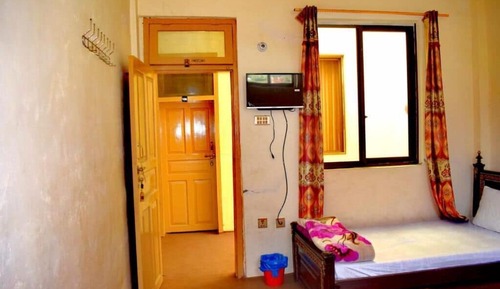 Habitación estándar con 1 cama doble o 2 individuales