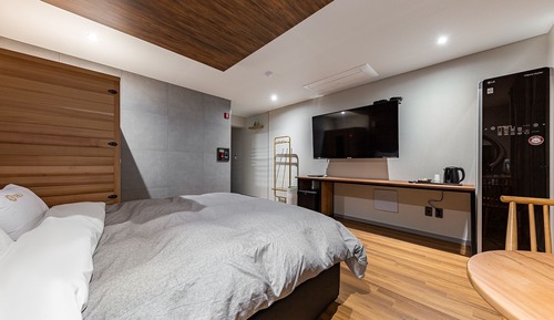 Room (Sauna room (dry sauna styler Netflix )