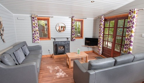 4 Berth Comfort Wooden Lodge Pet Free