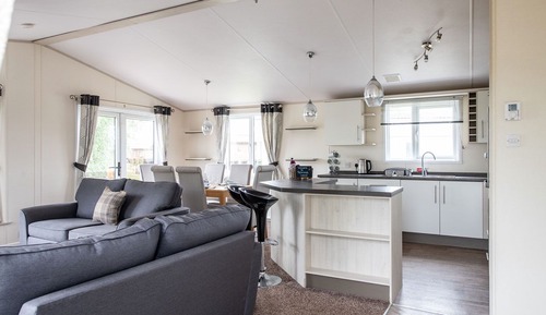 Exclusive 10 Berth Lodge with Hot Tub (8+2)