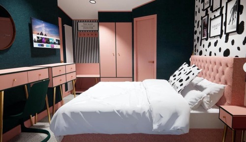 Esme 4 Berth