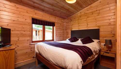 6 Berth Superior Woode Lodge 3 Bed Hot Tub Pet Free