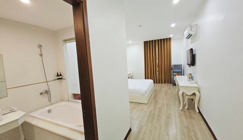 Habitación superior, 1 cama de matrimonio grande, vistas a la ciudad, en una planta alta