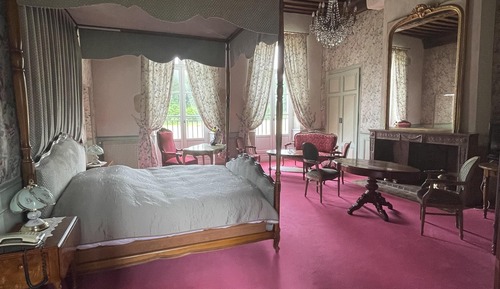 Suite, baño privado, vistas al parque