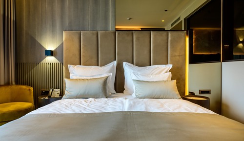Habitación Confort, 1 cama de matrimonio grande, vistas parciales al mar
