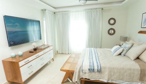 Apartamento de lujo, 1 cama de matrimonio grande con sofá cama, balcón, vistas al mar