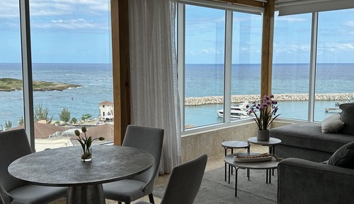 Apartamento de lujo, 1 cama de matrimonio grande con sofá cama, vistas al mar