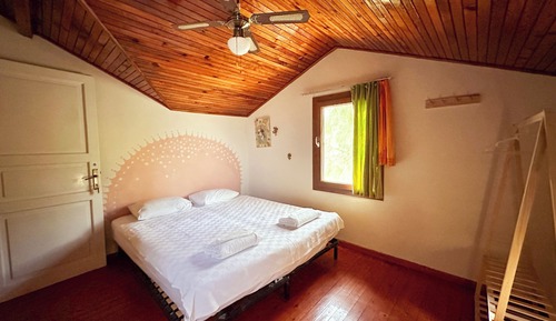 Habitación clásica con 1 cama doble o 2 individuales, baño privado