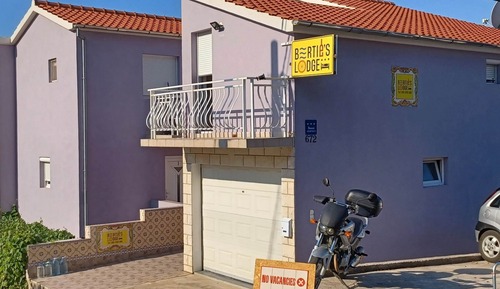 Apartamento (Standard Two Bedroom Apartment with B)