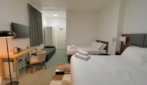Suite Confort, baño privado, vistas a la ciudad (Comfort Family Room)
