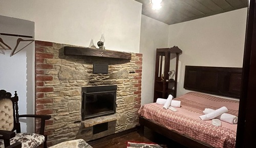 LEYLAK (FIREPLACE)