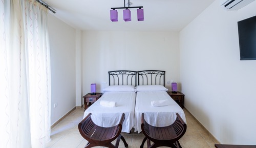 Habitación básica con 2 camas individuales, 2 camas individuales