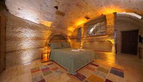 Superior Cave Suite 3