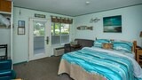 Studio, 1 Queen Bed, PoolSide, No Pets
