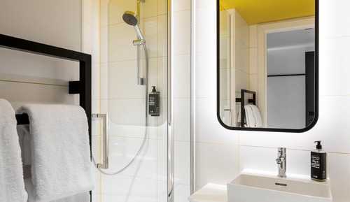 Estudio, varias camas