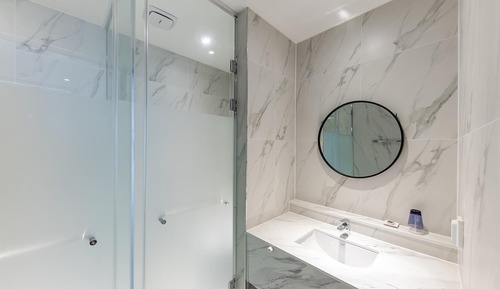 Room (High-floor Premier Ocean Suite Double)