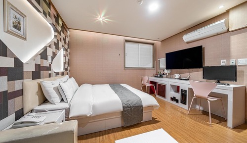 Room (Standard walk-in special (viewable wi)