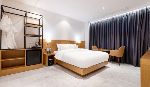 Habitación estándar, 1 cama de matrimonio, no fumadores, vistas a la montaña