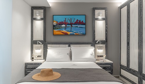 PETRA SUITE, PARTIAL CITY VIEW