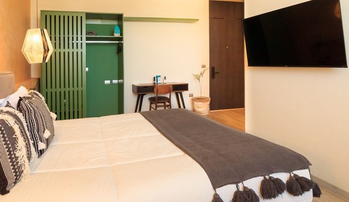 Suite estudio, 1 cama de matrimonio, acceso a la piscina, vistas a la ciudad