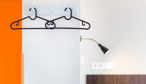Habitación básica con 2 camas individuales