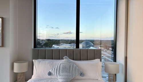 Apartamento de diseño, 2 habitaciones, acceso a la piscina, vistas a la ciudad