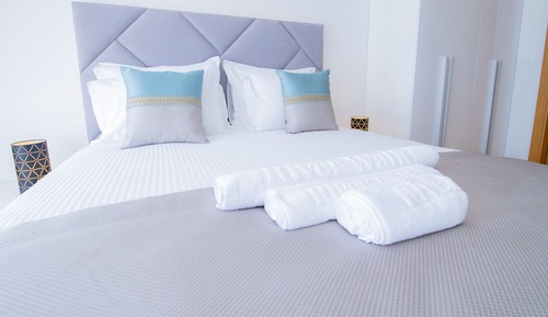 Apartamento de lujo, 1 cama de matrimonio grande con sofá cama