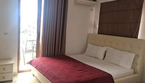 Habitación triple, balcón