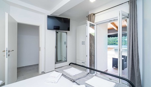 Apartamento (Two Bedroom Apartment with Terrace an)