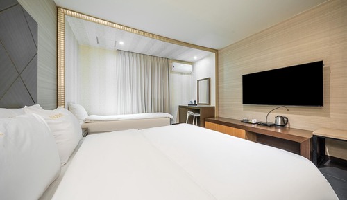 Room (Twin Room (OTT))