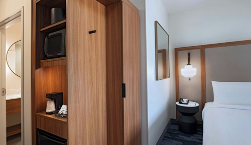 Suite, 1 cama de matrimonio grande con sofá cama, vistas a la ciudad (Hearing Accessible)