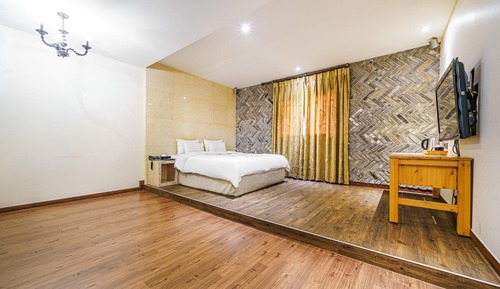 Room (Deluxe)