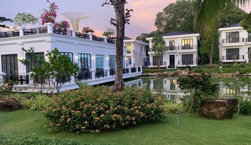 Bungalow familiar, varias camas, vistas al jardín