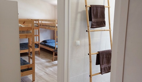 Dormitorio compartido, solo para hombres
