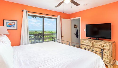 Apartamento, varias camas, acceso a la piscina, vistas al mar (13B  - No Pets Allowed)